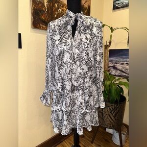 EUC Mud Pie Gray Snakeskin Romy Ruffle Sleeve Dress